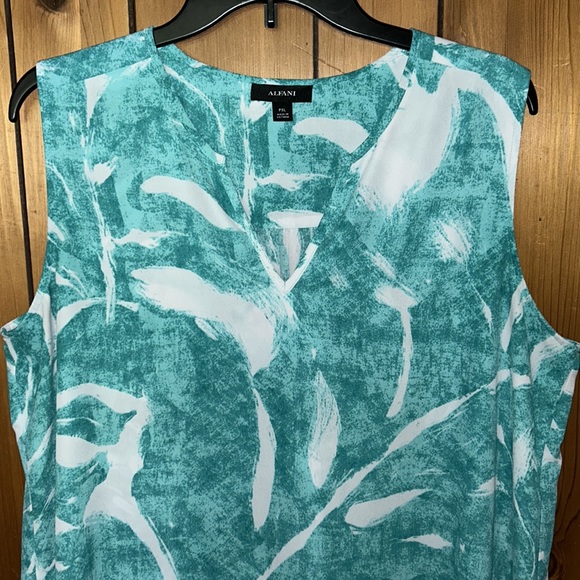 💜Blouse - Picture 2 of 5